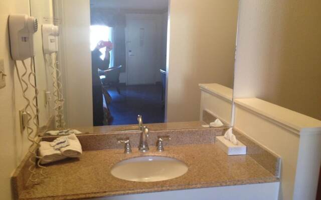 Granbury Inn & Suites