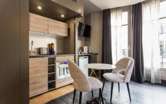 Cmg Deluxe Tour Eiffel V