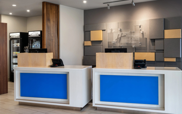 Holiday Inn Express & Suites Madison West - Middleton by IHG