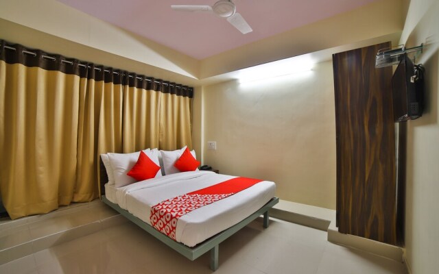 OYO Flagship 27974 Madhuram Arcade