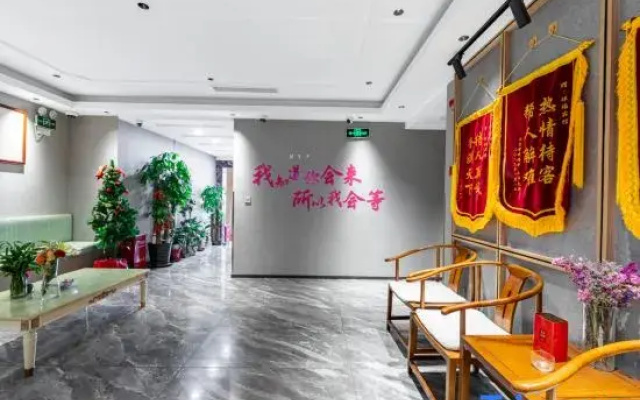 Xiangfu  (People's Square Changzheng Hospital)