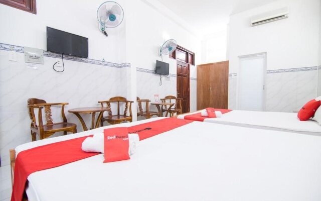 RedDoorz near Bau Cat Residence