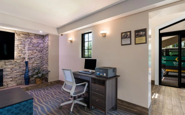 Quality Inn & Suites Airport