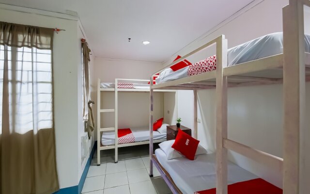 OYO 809 Crowne One Condo
