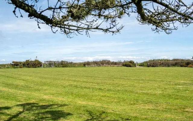 Spacious barn conversion, walk to 3 beaches