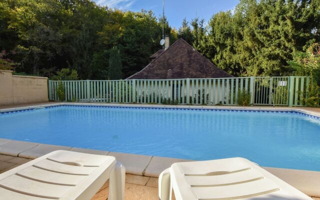 Spacious Holiday Home With Private Swimming Pool in Vitrac