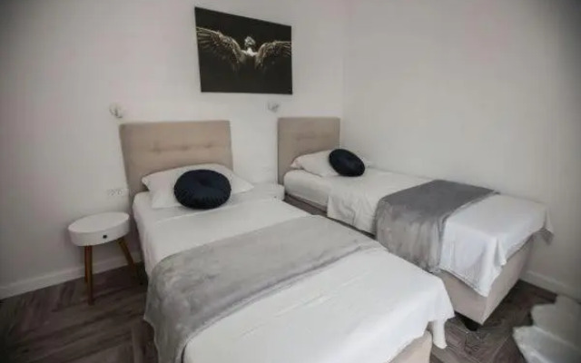 Villa S