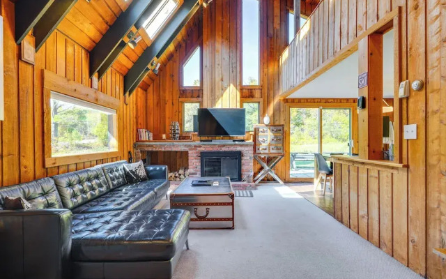 Stratton Shuttle Access! Vermont Mountain Hideaway