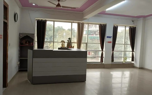 OYO 16721 Divine Hotel