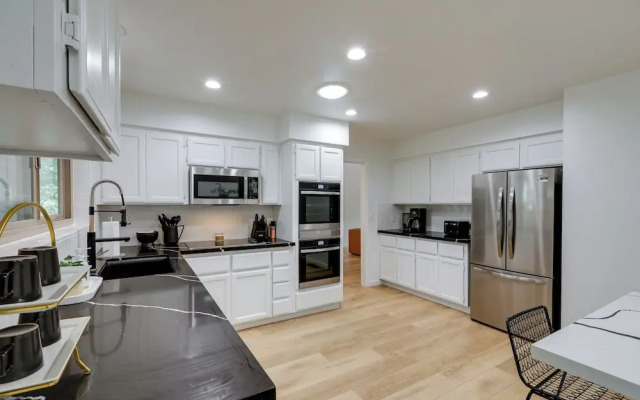 Chic Flagstaff Retreat w/ Fireplace & Patio!