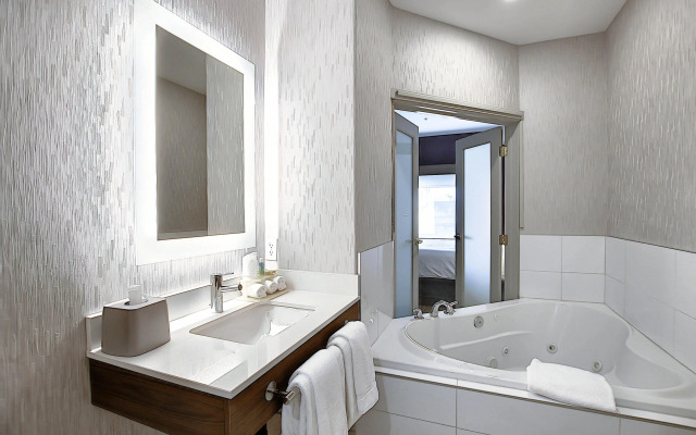 Holiday Inn Express Airport-Calgary by IHG