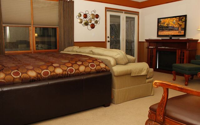 Eight Gables Inn
