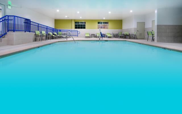 Holiday Inn Express & Suites Watsonville by IHG