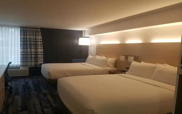 Holiday Inn Express Williamsbrg Busch Gardens Area by IHG