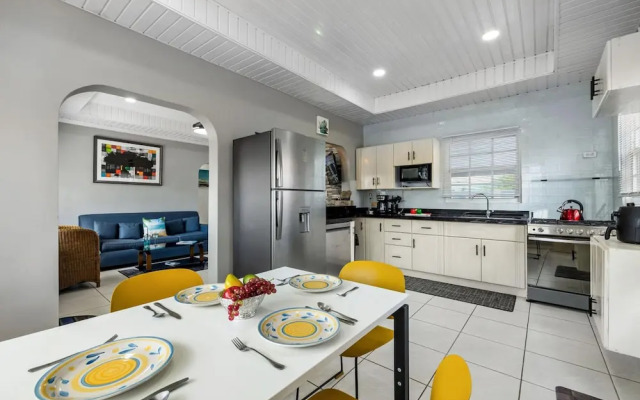 2br2ba Home w Private Pool Close 2 Beach BBQ