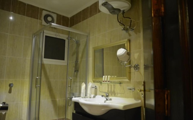 Shmoukh Hotel