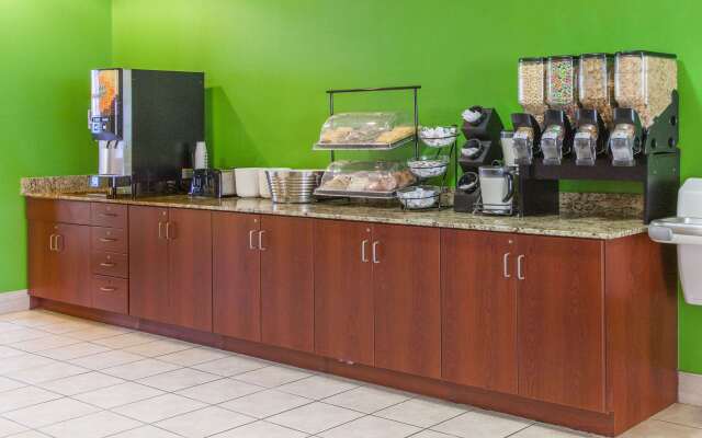 Microtel Inn & Suites by Wyndham Rogers