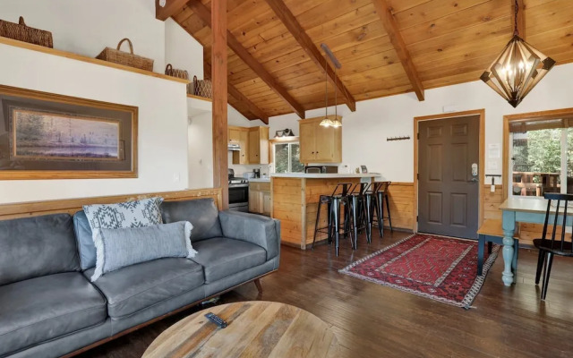 Black OAK Cabin #1977