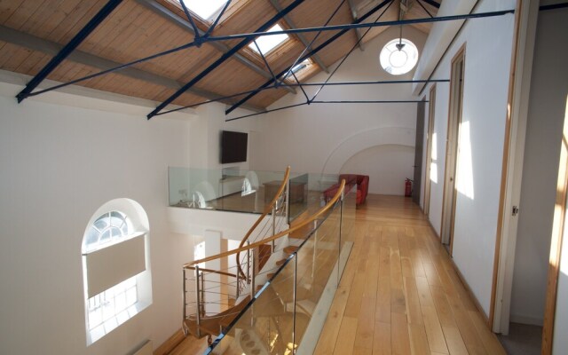 Modern Home In Greenwhich