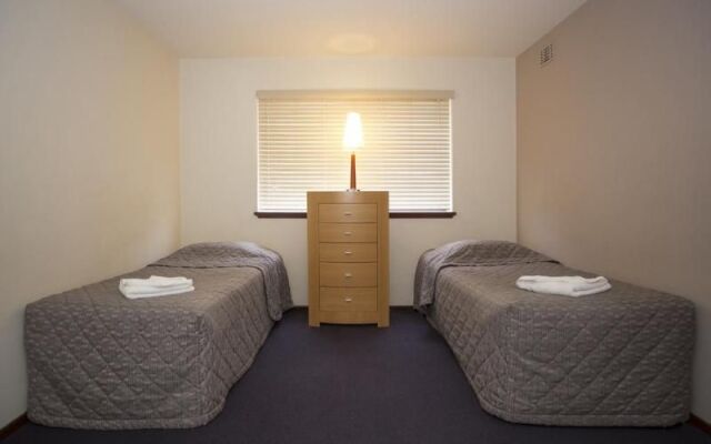 Burswood Lodge Motel Apartments
