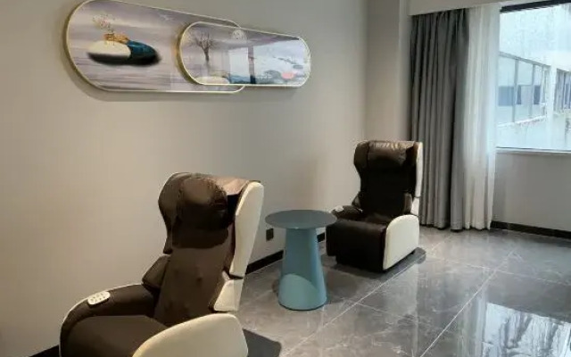 Baijiale Hotel (Shantou High Speed Rail Station Shop)