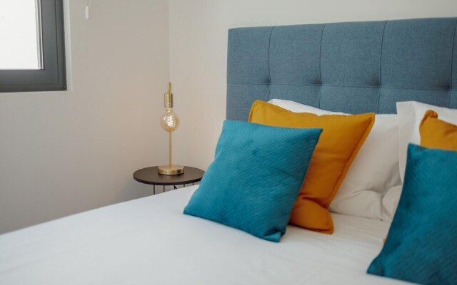 Modern Stylish Apartment I by Vacationy