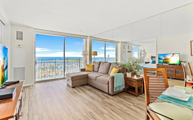 Ocean View 1BR at Ilikai Marina