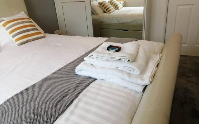 Comfy;PoundHill;Crawley Apartment near Gatwick and London