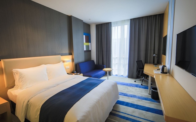 Holiday Inn Express Shanghai Pujiang by IHG