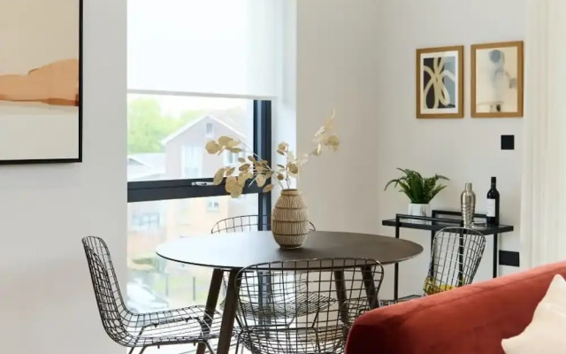 The Brondesbury Scenery - Bright 1bdr Flat With Balcony Parking