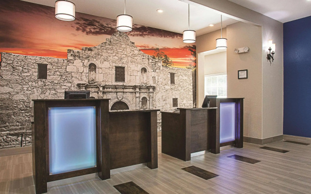 La Quinta Inn & Suites by Wyndham San Antonio Northwest