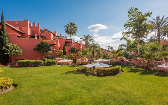 2 Bedrooms Apartment Frontline Beach