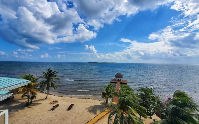 Lucky Duck Villa - Private Beach Escape
