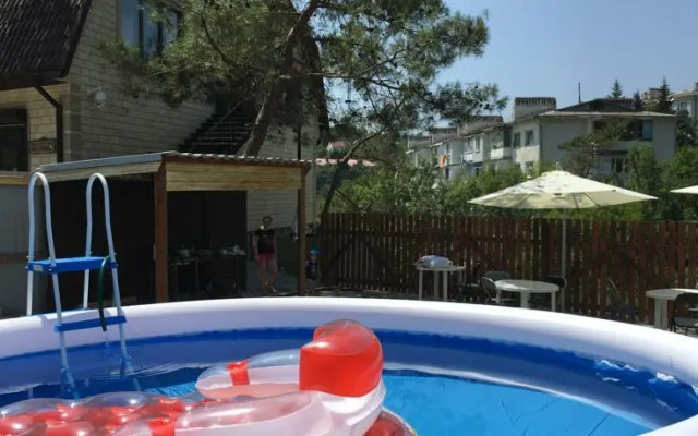 Guest house on pereulok Pionerskiy 4V