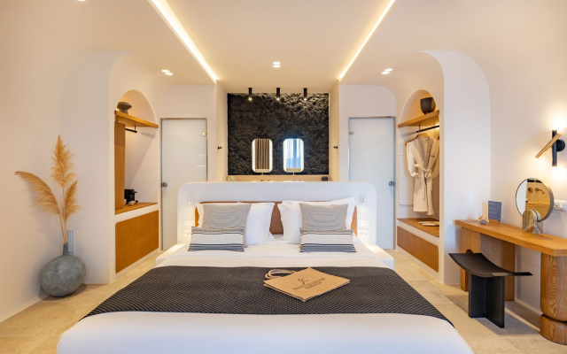 Santo Mine Oia Suites