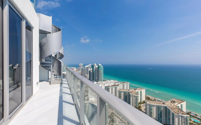 HYDE Beach House Resort Rental