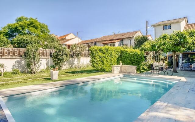 Comfortable Holiday Home in Roanne With Swimming Pool
