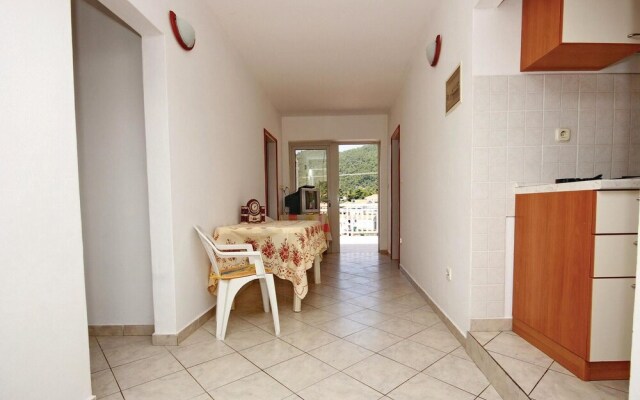 Nice Apartment in Brna With 4 Bedrooms and Wifi