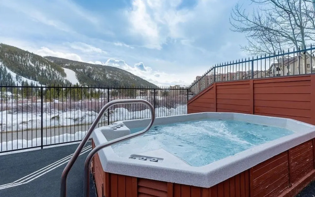 C212 Cinnamon Ridge 2 Bedroom Condo by RedAwning