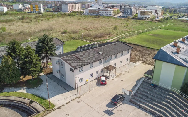 Plavi restoran, Loznica