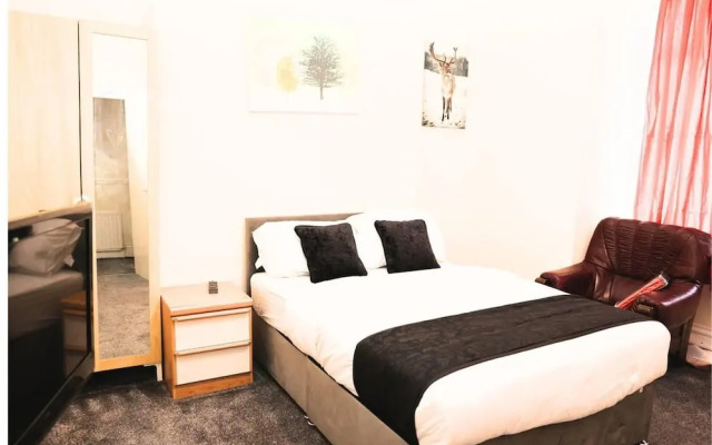 Stunning 5-bed House in Newcastle Upon Tyne