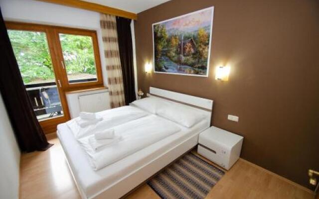 Apartment house near the lake