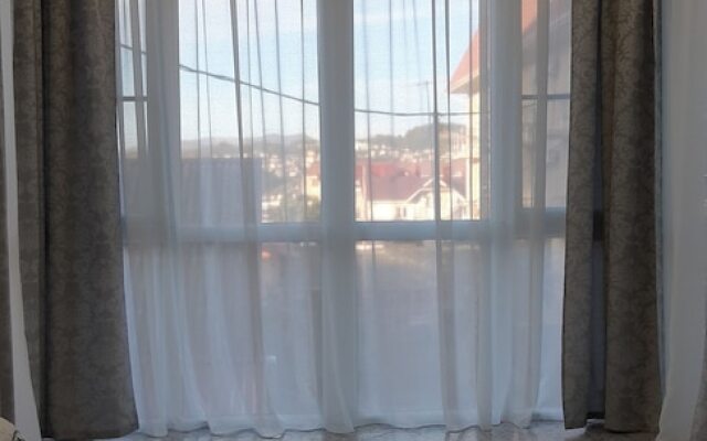 Nizhneimeretinskya apt 25