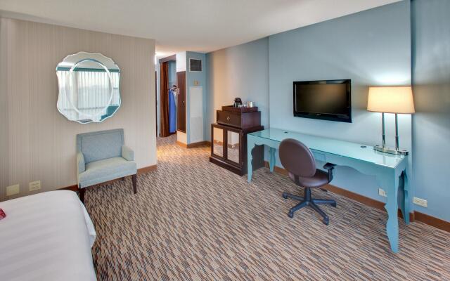 Crowne Plaza Lombard Downers Grove, an IHG Hotel