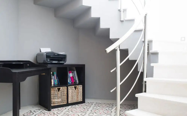 Important Group Villa Olivia