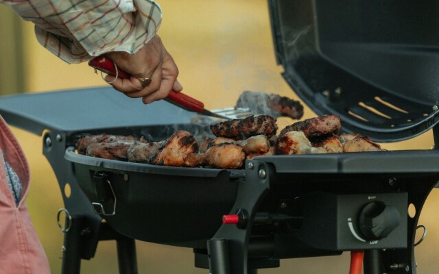 Glamping in Wiltshire the Green Knoll is a Charm