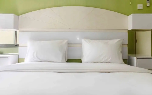 Cozy Stay 2Br Ancol Marina Apartment