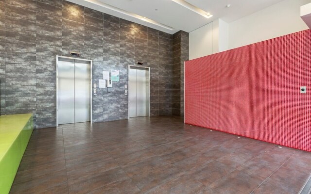 Stunning View 2-bed in Port Melbourne w/ Parking