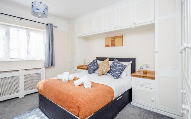 MPL Apartments - Woodside House by Harry Potter Studios