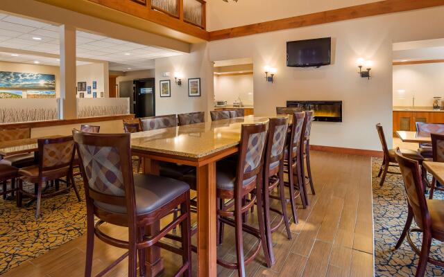 Best Western Golden Prairie Inn & Suites